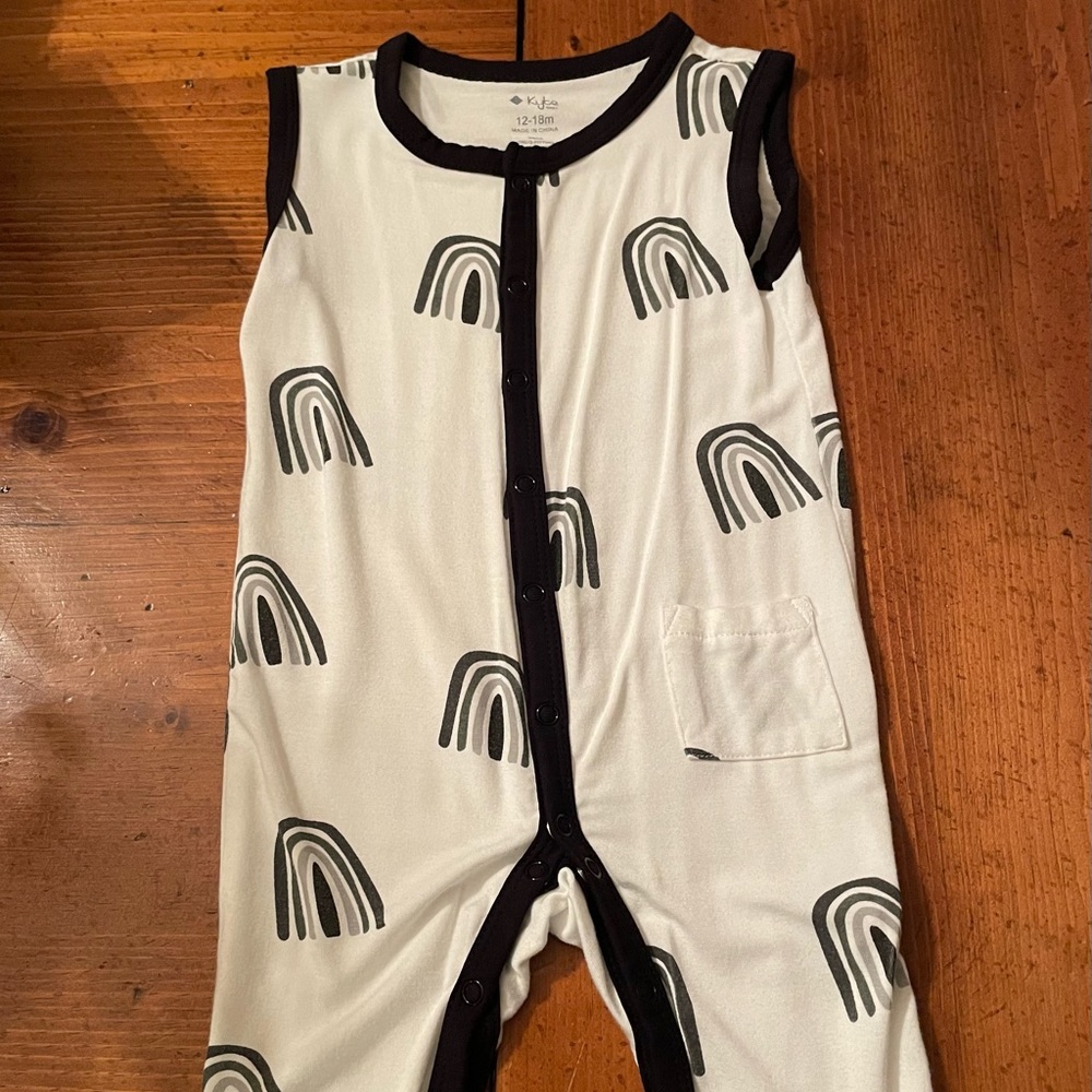 LE Gray Rainbow Kyte Baby Sleeveless Romper